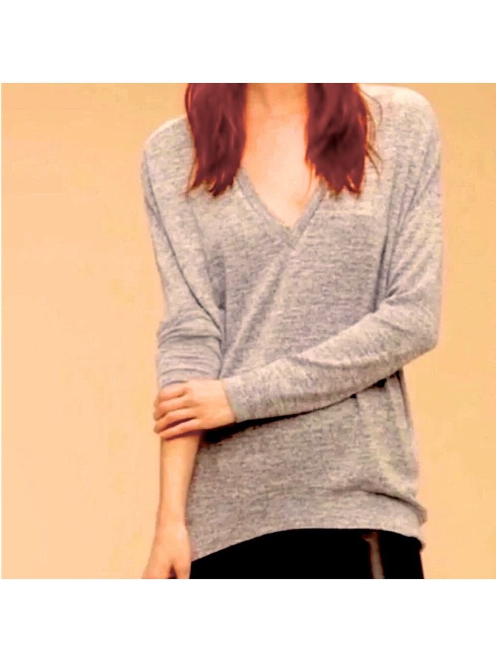 44.Wilfred| Charchol grey and black V-Neck Top. Small